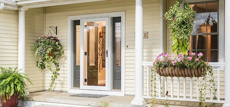 screen door installation in El Cerrito